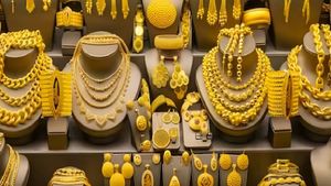 Gold Rate: బంగారం వ్యాపారంలోకి బిర్లా ఎంట్రీ.. టెన్షన్‌లో రిలయన్స్-టాటాలు