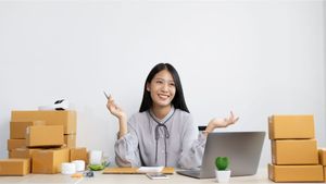 గృహాలంకరణ నుండి ఆభరణాల వరకు: ఆన్‌లైన్‌ వ్యాపారంలో సత్తాచాటుతున్న గృహిణులు