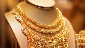 Today's Gold Rate: మళ్లీ పెరిగిన బంగారం ధర.. ఎంతంటే..!