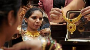 Gold Rate: శుభవార్త.. రాఖీ తర్వాత పడిన పసిడి ధర, నేడు రూ.1200 తగ్గిన గోల్డ్..