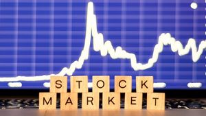 Stock Market: ఒడిదొడుకుల్లో స్టాక్ మార్కెట్లు.. గ్లోబల్ మార్కెట్ల పతనంతో నష్టాల్లో మెుదలు..