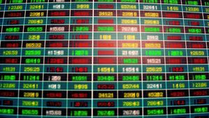 Crorepati stocks: ఏడాదిలో 30,000% రాబడి.. సంపన్నులను చేసిన స్టాక్స్.. కొన్నారా