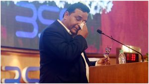 Paytm News: అయోమయంలో పేటీఎం ఇన్వెస్టర్స్.. విజయ్ శేఖర్ శర్మకు సెబీ నోటీసులు..!!