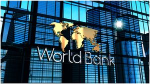 World Bank: భారత్ విషయంలో మాట మార్చిన వరల్డ్ బ్యాంక్.. అంతర్జాతీయ సంస్థ తీరుపై విమర్శలు..