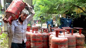 LPG Prices: వినియోగదారులకు షాక్.. సెప్టెంబరులో గ్యాస్ ధరలు పెంచిన కంపెనీలు..