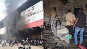 Ola News: ఓలా షోరూమ్‌ సిబ్బందికి తేరుకోలేని షాకిచ్చిన కస్టమర్.. పట్టలేని కోపంతో ఏం చేశాడంటే..