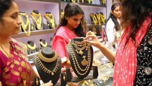 Gold Rate: శుక్రవారం శపించిన లక్ష్మీదేవి.. ఏకంగా రూ.6,600 పెరిగిన గోల్డ్ రేట్లు, ఏపీ తెలంగాణ రేట్లివే..