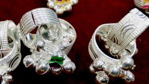 Silver News: షాకింగ్ న్యూస్.. త్వరలో ఆకాశానికి వెండి ధర.. అసలు కారణాలు ఇవే..