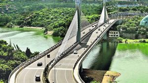  బెంగళూరు ముందు ఓడిపోతున్న హైదరాబాద్.. డబ్బుల్లేక, తాబేలు వేగంతో కష్టమే.!!