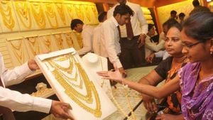 Gold Rate: శుభవార్త.. పండగ తర్వాత కుప్పకూలిన గోల్డ్ రేటు.. నేటి ఏపీ, తెలంగాణ రేట్లివే..