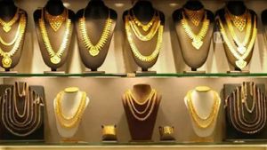 Gold Rate: శుభవార్త.. వరుసగా రెండో రోజూ పడిన పసిడి ధర.. నేడు ఏపీ, తెలంగాణలో తగ్గిన రేట్లివే.