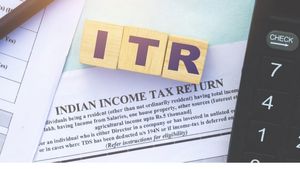 ITR Filing: అలర్ట్.. ఐటీఆర్‍లో ఈ విషయం వెల్లడించకపోతే రూ.10 లక్షలు ఫైన్ కట్టాల్సిందే..!