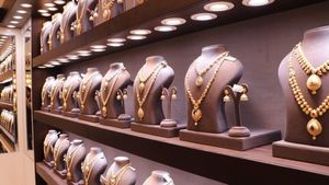 Gold Rate: వరుసగా 3వ రోజు కుప్పకూలిన గోల్డ్.. గోల్డెన్ టైం మిస్ అయితే రేట్లు పెరగొచ్చు.. నేడు రూ.4,400 పతనం