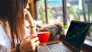 అదృష్టం అంటే ఆమెదే..పది నిమిషాల్లోనే కోట్లు..లాభాలను తెచ్చిపెడుతున్న స్టాక్ మార్కెట్ షేర్లు..  