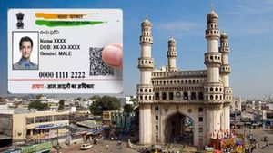 Aadhaar News: హైదరాబాదీలకు అలర్ట్.. ఆధార్ కార్డ్ అందుకోసం వినియోగించటం కుదరదు..!