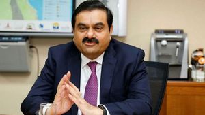 Adani News: రాకెట్ వేగంతో అదానీ షాపింగ్.. మరో సిమెంట్ కంపెనీపై కన్ను..