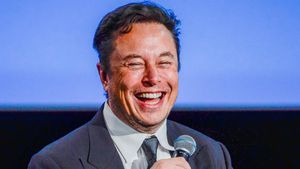 ప్రపంచ కుబేరుడిగా  ఎలాన్ మస్క్ సరికొత్త రికార్డ్.. దెబ్బకి అందరు అవుట్.. 