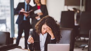 స్టార్టప్ కంపెనీ ఘోరం..సర్వే పేరుతో 100 మంది తొలగింపు, యాజమాన్యాలను నమ్మెుద్దా..?