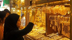 Gold: పసిడి ప్రియులకు శుభవార్త.. గోల్డ్ షాపులకు వెంటనే పరిగెత్తండి..!!