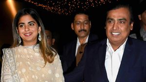 Isha Ambani: ముఖేష్ అంబానీ కూతురు ఇషాకు నెల జీతం ఎంతో తెలుసా? చూస్తే ఫూజులౌట్..