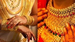 Gold Rate: రెండో రోజూ కుప్పకూలిన గోల్డ్ రేటు.. రూ.3,200 తగ్గిన ధర, షాపింగ్ లేటు చేయెుద్దు..