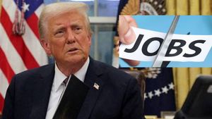 ఉద్యోగులకే ఎర్త్  పెట్టిన ట్రంప్ మామ.. చిక్కుల్లో లక్షల మంది.. లేఆఫ్ జాతర స్టార్ట్..?