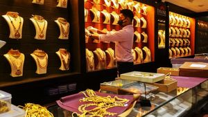 సామాన్యుడిపై బంగారం ధరల పిడుగు.. ఒక్కరోజే రూ.2500 పెరిగిన రేట్లు.. కొనాలంటే షాకే..  	