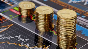 బంగారం vs స్టాక్ మార్కెట్ ? గత 10 ఏళ్లలో ఎక్కువ లాభం ఇచ్చింది ఏది..