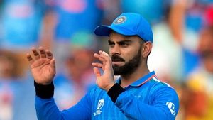 విరాట్ కోహ్లీ చేతికి ఉన్న ఈ ఫిట్‌నెస్ బ్యాండ్ చూసారా ? దీని ధర ఎంతో తెలుసా.. 