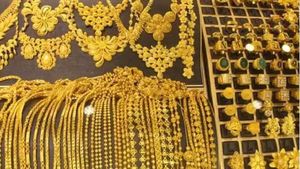 ఆమ్మో బంగారం.. రూ.600 పెరిగిన తులం ధర..  కొనేందుకు జంకుతున్న జనం..  