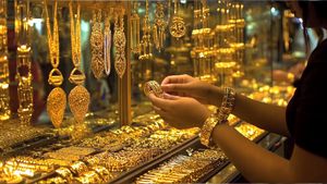 Gold Rate: ప్రపంచ రికార్డు నమోదు చేసిన పసిడి.. ఆందోళనలో ఇండియన్స్..!