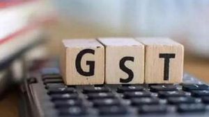 GST News: ప్రజలకు శుభవార్త.. మరింత తగ్గనున్న జీఎస్టీ పన్నుల భారం..!