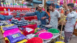 హోలీ షాపింగ్ సందడి: మార్కెట్లలో పండుగ కళ!  ఈసారి రూ.60 వేల కోట్లు దాటే ఛాన్స్ !