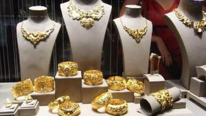 షాకిస్తున్న బంగారం, వెండి.. 2500 పెరిగిన తులం ధర.. సామాన్యుడిపై దెబ్బ.. 