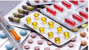 ఆవిరైన ఆనందం.. ఫార్మా సుంకాలను విధిస్తు ట్రంప్ ప్రకటన.. దెబ్బకి షేర్స్ ఢమాల్...