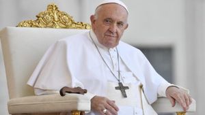 పోప్ ఫ్రాన్సిస్ మృతి..  అతని జీతం, ఆస్తులు వివరాలు చూస్తే నోరెళ్లబెట్టాల్సిందే.. 