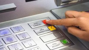 ఎటిఎంలో 'క్యాన్సల్' బటన్‌ నొక్కుతున్నారా.. ఆర్బీఐ వార్నింగ్.. నిజమేంటంటే !