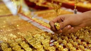 ట్రంప్ దెబ్బేశాడు బాబోయ్, రూ.లక్ష దాటబోతున్న బంగారం ధర, నాణేలకు పుల్లు డిమాండ్