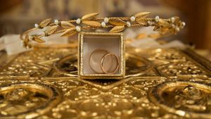 బంగారం ధర ఒక్కసారిగా ఢమాల్. ట్రంప్ మళ్లీ దెబ్బేసే లోపు కొనేయండి  