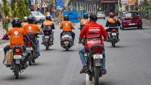 జొమాటో, స్విగ్గీ కస్టమర్లకు షాక్: ఇకపై వర్షం పడితే కూడా ఎక్స్‌ట్రా ఛార్జీలు..!