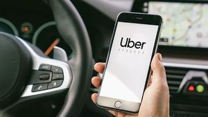 బెంగళూరులో వింత కల్చర్ : పగలు టీమ్ లీడర్.. రాత్రికి క్యాబ్ డ్రైవర్! 