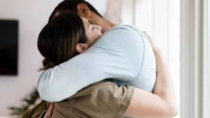 రూ.600కి 5 నిమిషాల కౌగిలింత: 'మ్యాన్ మమ్' ట్రెండ్ అంటే ఏమిటి ?