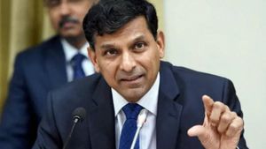 పాకిస్తాన్‌తో పోటీ పడతారెందుకు? చైనాతో తలపడండి, రఘురామ్ రాజన్ సంచలన వ్యాఖ్యలు 