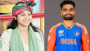 క్రికెటర్ రింకు సింగ్ కాబోయే భార్య ప్రియా సరోజ్ ఆస్తులు ఎంతో తెలుసా ? బంగారం ఎంత  ఉందంటే ?