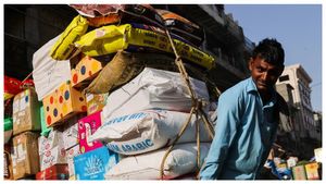 చూసేది అభివృద్ధే కానీ... జీవితంలో మార్పు లేదు అంటున హార్దిక్ జోషి
