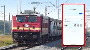 RailOne: రైల్‌వన్‌ సూపర్ యాప్ వచ్చేసింది..ఇకపై అన్ని సేవలు ఈ ఒక్క యాప్‌లోనే..స్పెషల్ ఫీచర్ ఏంటంటే.. 