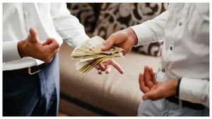 మీ ఫ్రెండ్స్ దగ్గర నుంచి రూ.20 వేలు క్యాష్ అప్పుగా తీసుకున్నారా..అయితే జరిమానా తప్పదు మీకు..