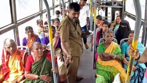 ఏపీలో ఉచిత బస్సు ప్రయాణం..కేవలం ఈ 5 సర్వీసుల్లో మాత్రమే.. నాన్ స్టాప్ బస్సులు పథకం నుండి మినహాయింపు..