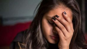 నెలకు  లక్షన్నర సంపాదన.. రూపాయి కూడా తన కోసం ఖర్చుపెట్టుకోలేక భోరున విలపిస్తున్న మహిళ ఉద్యోగి..