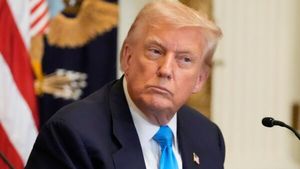 అమెరికా ప్రజల నడ్డి విరిచిన ట్రంప్..ఒక్కో కుటుంబంపై రూ. 2 లక్షలు భారం